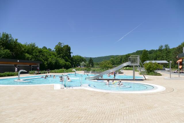 Der Außenbereich des Vitalbades in Kusel am Montag  Foto: Horst Cloß