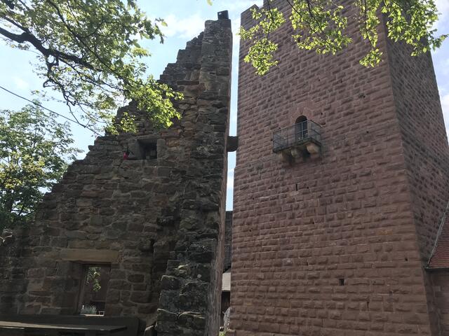 Der höchste und besterhaltene Bergfried der Pfalz | Foto: B. Bender