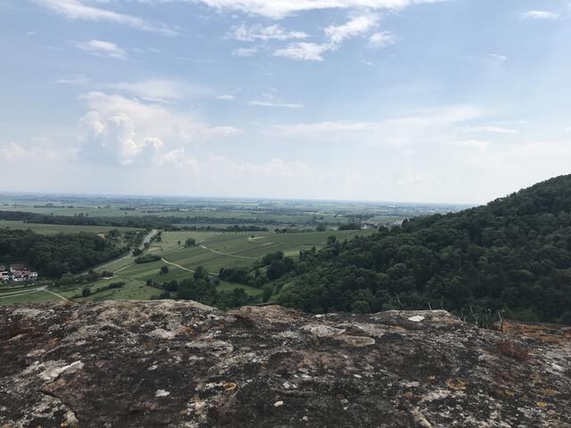 Fels und Landschaft | Foto: B. Bender