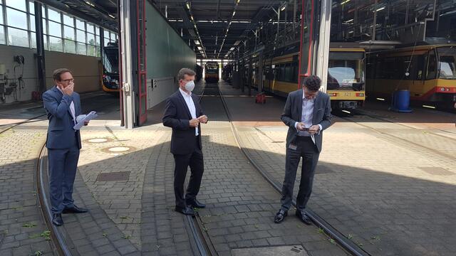 Informierten am Mittwoch rund um den Stillstand im Betriebshof der Verkehrsbetriebe | Foto: www.jowapress.de