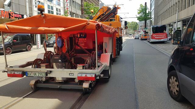 Die Verkehrsbetriebe Karlsruhe sind weiterhin intensiv mit der Reinigung verschmutzter Gleisstrecken und der Beseitigung der Ursachen in unterschiedlichen Bereichen des Karlsruher Stadtgebiets beschäftigt. Aus diesem Grund gibt's auch am Wochenende, 19. und 20. Juni, von Seiten der VBK und AVG nur ein betriebliches Notkonzept | Foto: www.jowapress.de