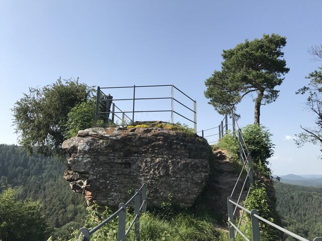 Felskanzel im Norden der Burgruine | Foto: B. Bender