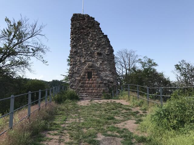 Die Reste des Bergfrieds | Foto: B. Bender