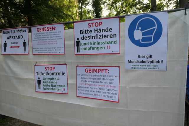 Am Eingang | Foto: Brigitte Melder