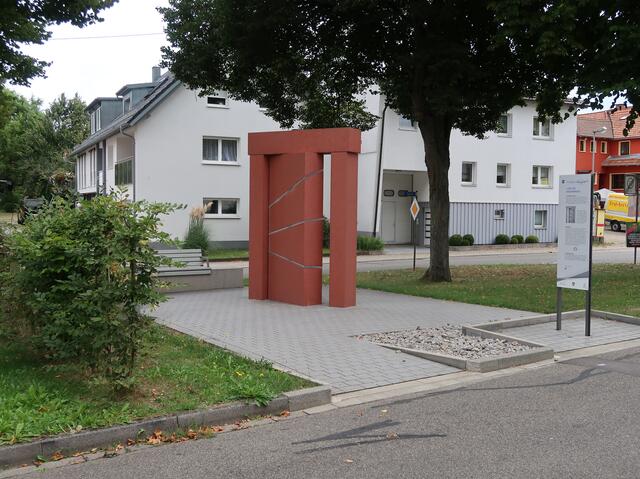 Waldenserplatz Palmbach - Waldenserdenkmal "Tor des Ankommens" | Foto: Roland Jourdan