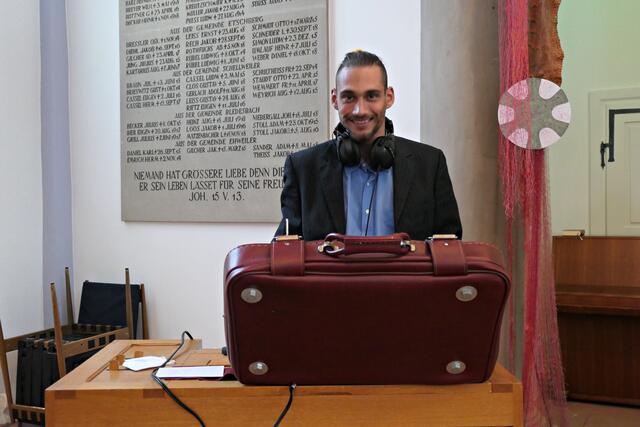 DJ Zaryno bei der Arbeit | Foto: Brigitte Melder