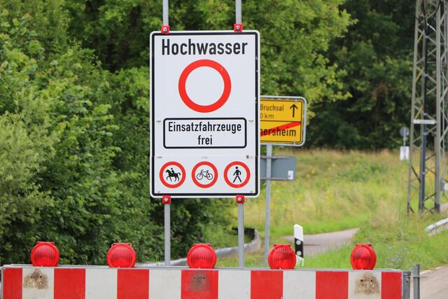 Die Zufahrt zur Rheinfähre Leimersheim ist großräumig gesperrt | Foto: Heike Schwitalla