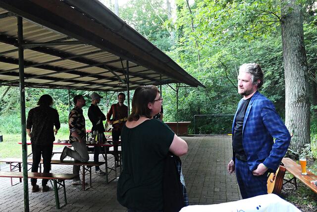 James Mackenzie im Gespräch bevor es los geht | Foto: Brigitte Melder