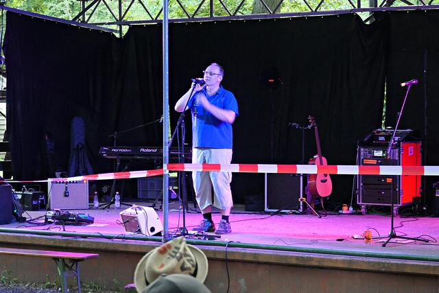 Ully Zahn begrüßt die Gäste | Foto: Brigitte Melder