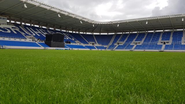 Blick ins Stadion, hier noch mit der Bühne vom Opening