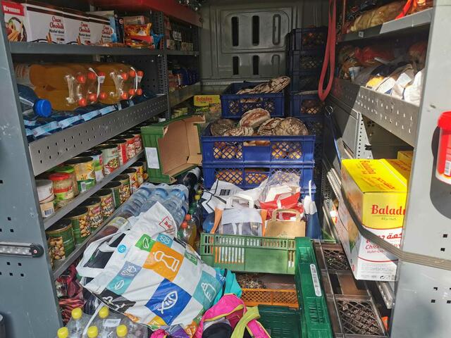 Getränke, Konserven, haltbare Lebensmittel und vieles mehr befinden sich an Bord | Foto: Herzenssache Kaiserslautern e.V.