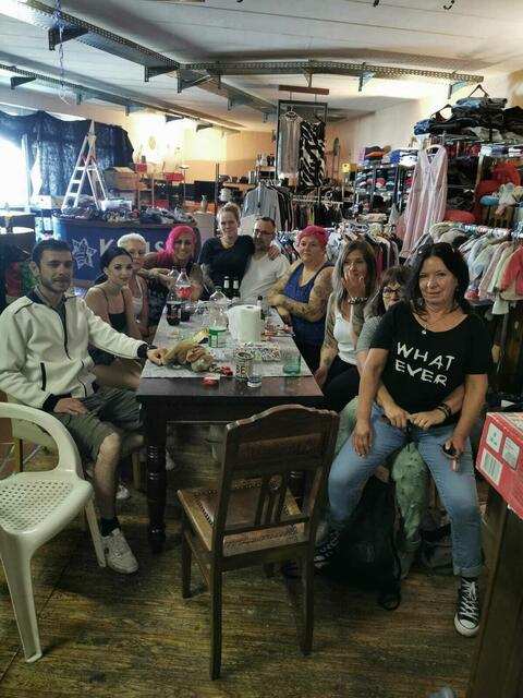 Tag und Nacht haben die Helfer von "Herzenssache Kaiserslautern e.V." dringend benötigte Sachspenden eingesammelt, aufbereitet und verladen | Foto: Herzenssache Kaiserslautern e.V.