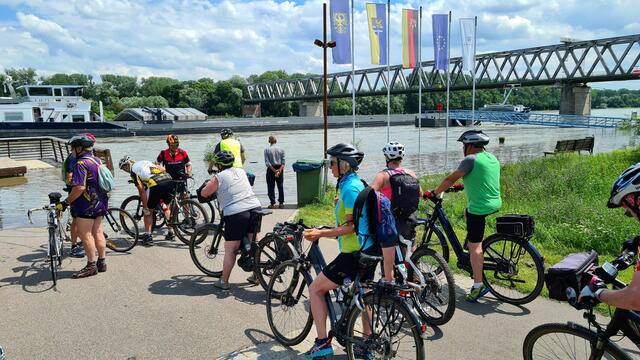 Germersheim - Das Rheinhochwasser verursacht eine Routenänderung