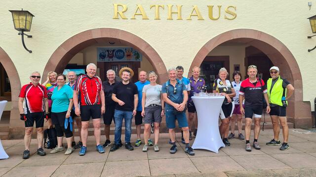 Annweiler - Empfang durch den Stadtbürgermeister mit einer Kostprobe des Gräfenhauser Weins
