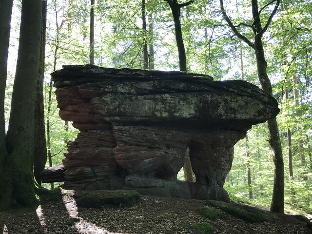 Nicht weit vom Teufelstisch: die Teufelsschmiede. | Foto: B. Bender