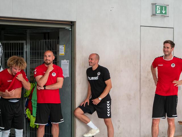 Pascal Durak, Co-Trainer Frank Müller, Team-Manager Philipp Grimm und Gunnar Dietrich (v.l.) | Foto: Kim Rileit