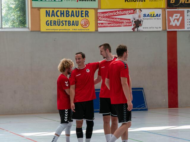 Jannik Hofmann und Stefal Salger (Mitte) | Foto: Kim Rileit