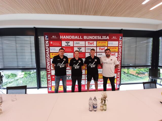 Drei Talente mit Doppelspielrecht: Marc-Robin Eisel, Tim Schaller und Jan Waldgenbach mit Trainer Ceven Klatt (v.l.)