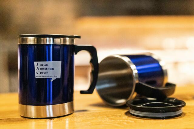 Das ist er, der "Becher fer umme" | Foto: Cornelia Bauer