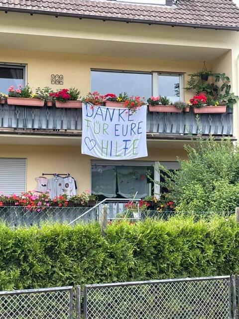 Unendliche Dankbarkeit herrschte bei den Betroffenen der Hochwasserkatastrophe an der Ahr | Foto: Michael Merz