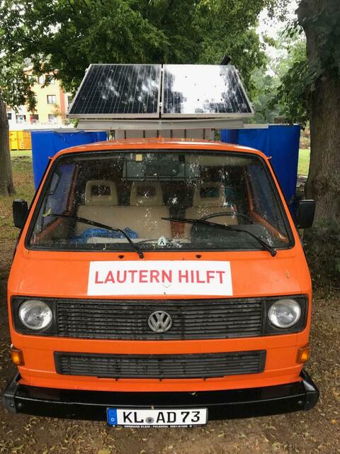 Das "Wash and Worscht"-Mobil des Kaiserslauterer Unternehmers Andreas Damm  | Foto: Michael Merz