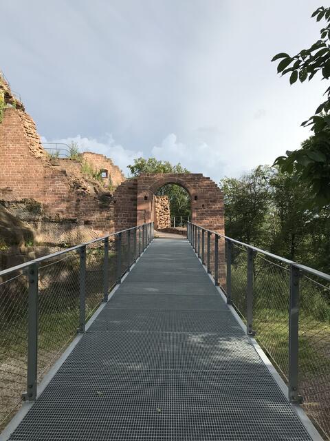 Moderner Zugang zur Burg Meistersel | Foto: B. Bender