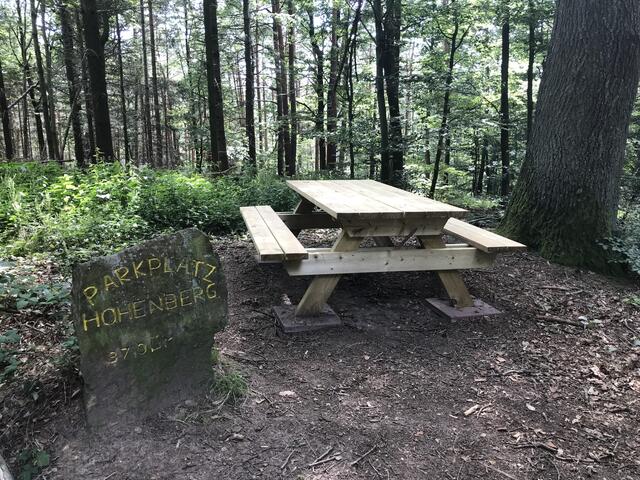 Neue Sitzgruppe am Parkplatz Hohenberg | Foto: B. Bender