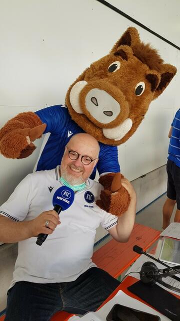 Sogar Willi Wildpark schaut bei Stadionsprecher Martin Wacker mal vorbei | Foto: www.jowapress.de
