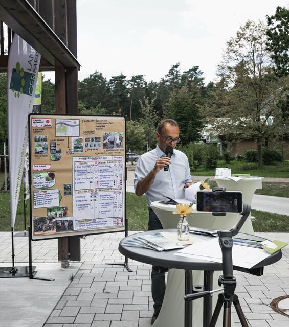 Landrat Dr. Fritz Brechtel stellt das Projekt vor | Foto: Cornelia Bauer