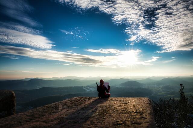 gemütlicher Blick vom Rehbergturm in die Südpfalz