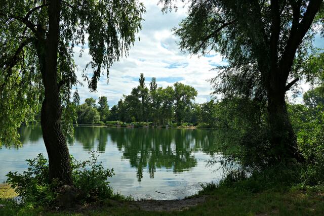 Blick auf die Landzunge mit Anglern | Foto: Brigitte Melder