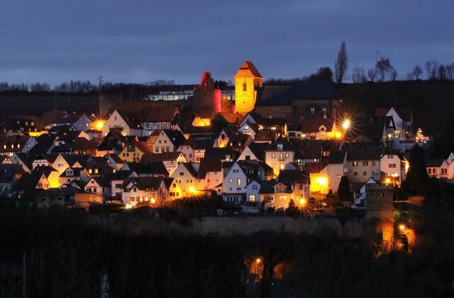Abendstimmung in Neuleiningen in der Pfalz - Aufgenommen von Battenberg aus.  | Foto: Urheber: Maike Müller  