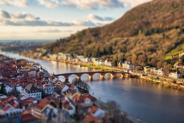 Alte Brücke in Heidelberg im Winter, Blick von der Schlossterrasse