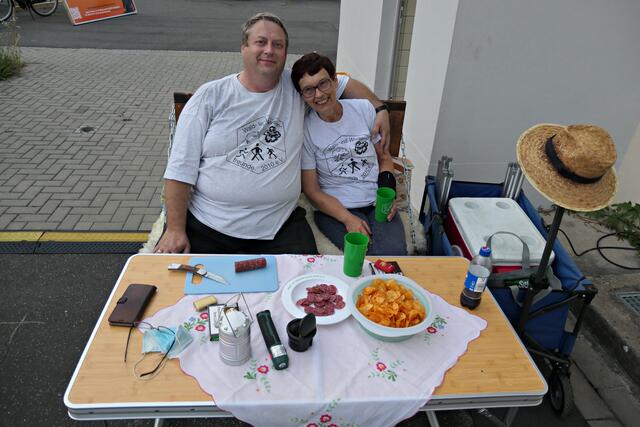 Mahlzeit! Sie genossen den Film mit allem drum und dran | Foto: Brigitte Melder