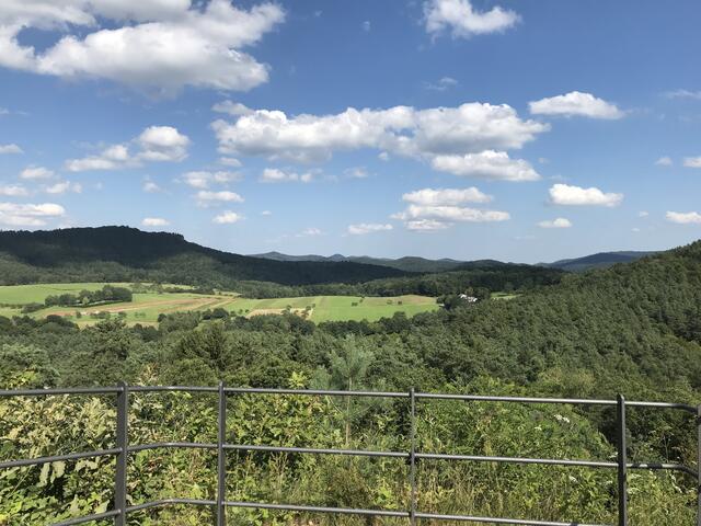 Erste Ausblicke auf die Landschaft . . . . | Foto: B. Bender