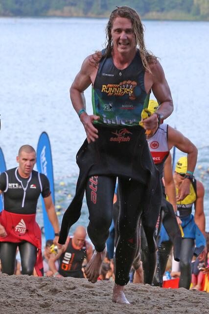 Nach dem Schwimmen beginnt für Bernd Wießner der Spaß beim Triathlon | Foto: Ute Herzog