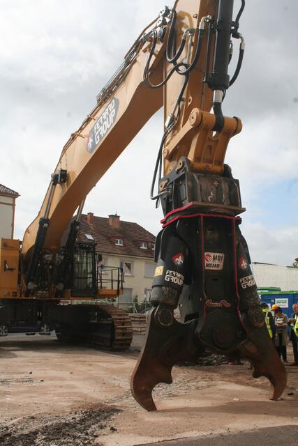 Weltweit gibt es in dieser Form nur zwei solcher Abbruch-Bagger. | Foto: Klein