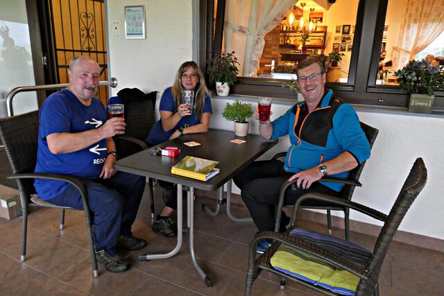 Nach dem Training Smalltalk mit den Spezialisten | Foto: Brigitte Melder