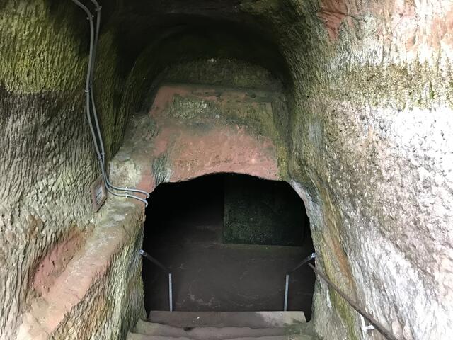 Ab in den Felsenkeller | Foto: B. Bender