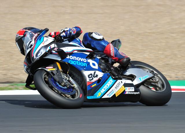 BMW-Pilot Jonas Folger aus Schwindegg fiel wegen Motorschaden aus (Foto Ralf Reinhardt)