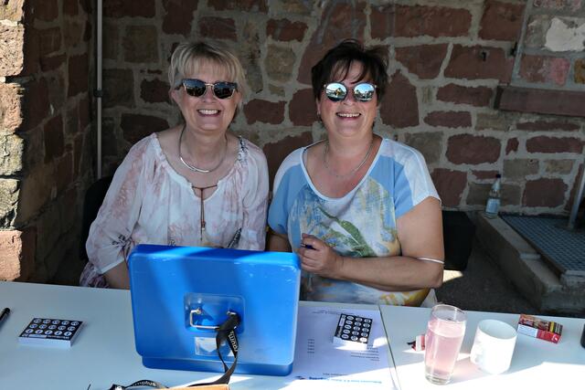 Freundliche Damen an der Kasse für die Verzehrkärtchen | Foto: Brigitte Melder