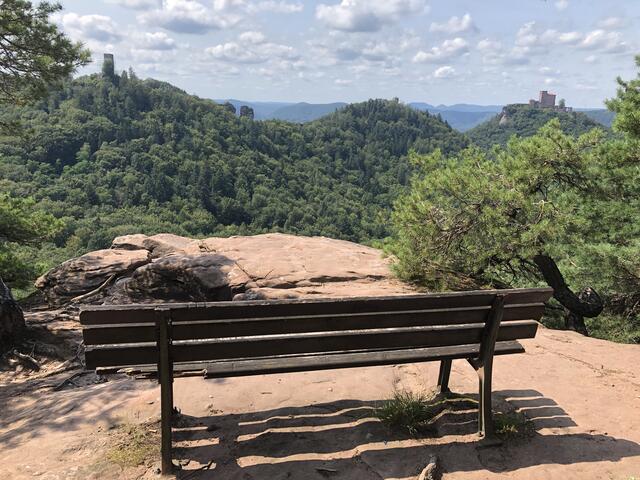Slevogtfelsen mit einer traumhaften Aussicht, welche zum verweilen einlädt