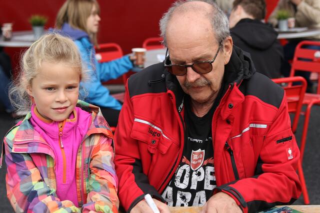 Ingo Emmerich bei der Autogrammstunde (Foto Thomas Haas)