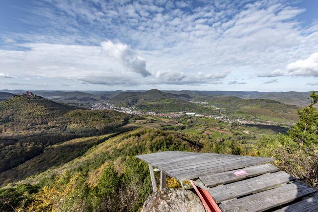 Paragleiding Startplatz bei Birkweiler mit Blick auf den Triefels