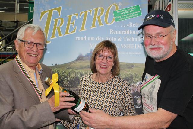 Klaus Angermann mit Sissi und Jockel Faulhaber (Foto Michael Sonnick)