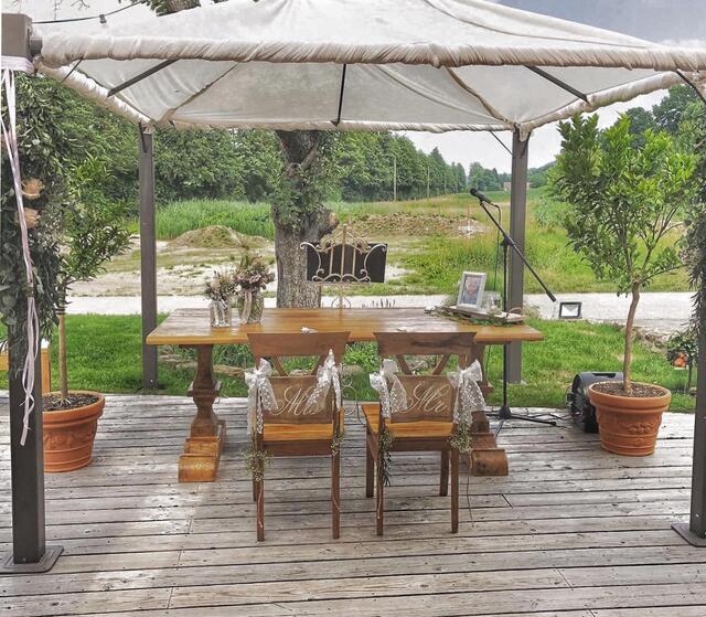Ja-Wort mit Blick ins Grüne: Ob kirchliche oder freie Trauung - der Garten-Pavillon der Hochzeits-Location steht für eine romantische Hochzeit im Freien zur Verfügung.