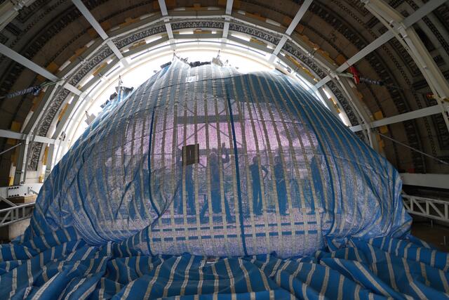 Unter den kleinen Bögen | Foto: Wolfgang Volz/Christo and Jeanne-Claude Foundation