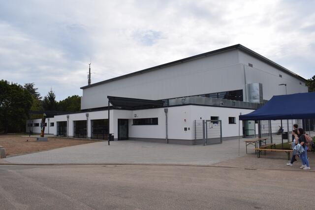 Umfassend grundsanierten Sporthalle, die einem Neubau gleicht | Foto: B. Bender