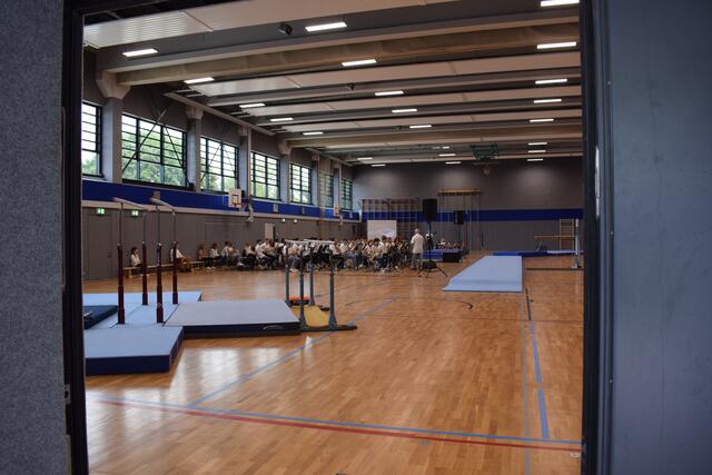 Nicht nur der Hallenboden glänzte am Eröffnungstag | Foto: B. Bender