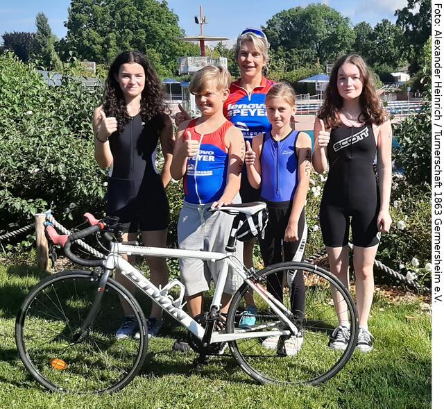 (v.l.n.r.: Helene Heinrich, Liam Renner, Trainerin Susanne Grabau, Charlotte Mattes und Katharina Heinrich)